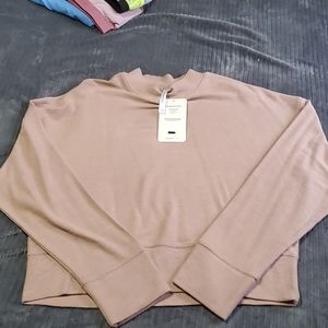NWT Fabletics Luna L/S Pull Over Crop